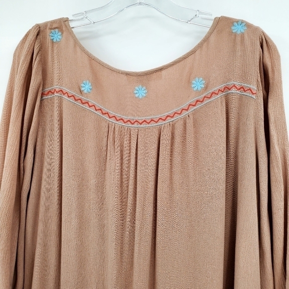 Umgee Floral Embroidered Boho Tunic Top - Picture 4 of 9